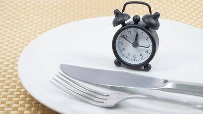 空腹で体をリセット！医者提案《16時間断食》で、がんばらなくても2週間－3kg。胃腸を休ませ、便秘解消・免疫力アップにも！