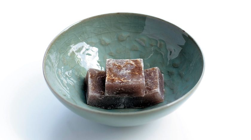 上質の小豆と葛の味わいをとじ込めて 〜二条駿河屋「葛焼き」