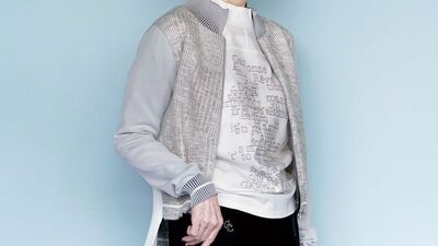 秋の羽織りものは、カーディガンより「ブルゾン」〈人気スタイリストが伝授〉