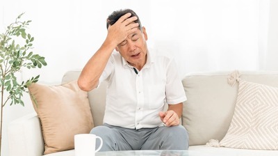 「めんどうくさい」が口をつくようになったら要注意。20年も前から脳の病的変化が始まると言われる認知症…その「分かれ道」はいったいどこに?