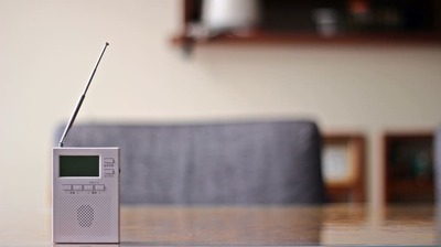 内田洋子 私の生活にはラジオが欠かせない。独りなのに大勢。遠いけれど近い。圧がなく自由で、思いやりがあるラジオの思い出