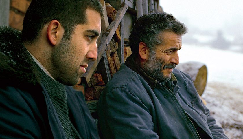 【cinema】競馬好きで借金を重ねる父、小説家の夢を捨てきれない息子