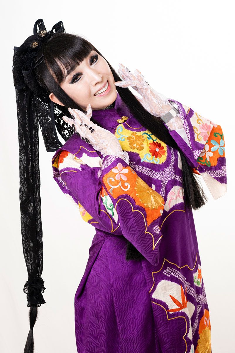 画像 写真 プリンセス天功 激動の半生 顔面に剣が突き刺さりそうになっても いつも何かに守られていると感じて 18歳まで生きられない と言われて 芸能 婦人公論 Jp