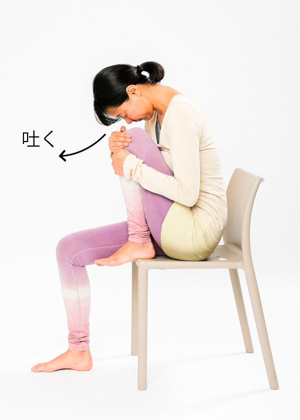 8ページ目 おうち時間のストレス解消に 椅子ヨガで 負の感情をリセットしよう 健康 婦人公論 Jp