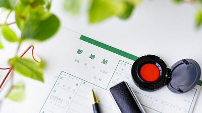 離婚がもっとも多いのは40代前半。不倫が原因の場合、慰謝料の相場は? 探偵を依頼する際のポイントや料金も解説