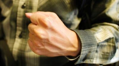 40代、50代の子どもが老いた親へ暴力を。依存症、自傷行為など彼らの問題行動を解決する方法
