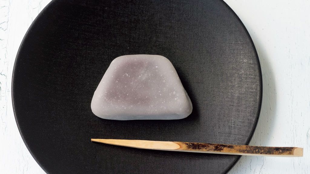 【京の菓子】宮中の年の瀬の慌ただしい情景を、餅であらわす〜御粽司 川端道喜「袴腰」