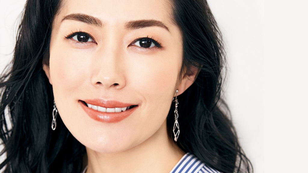山本浩未「大人の目元には〈三本の線〉。眉、アイライン、まつ毛のメイクテクニック」