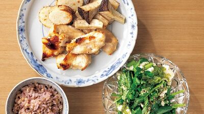 【レシピ】「鶏肉と長いも、きのこの塩麹焼き」には「芽かぶのサラダ」〈更年期以降の女性のための2品献立〉