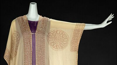 美のエリートが生み出した革新的なドレス