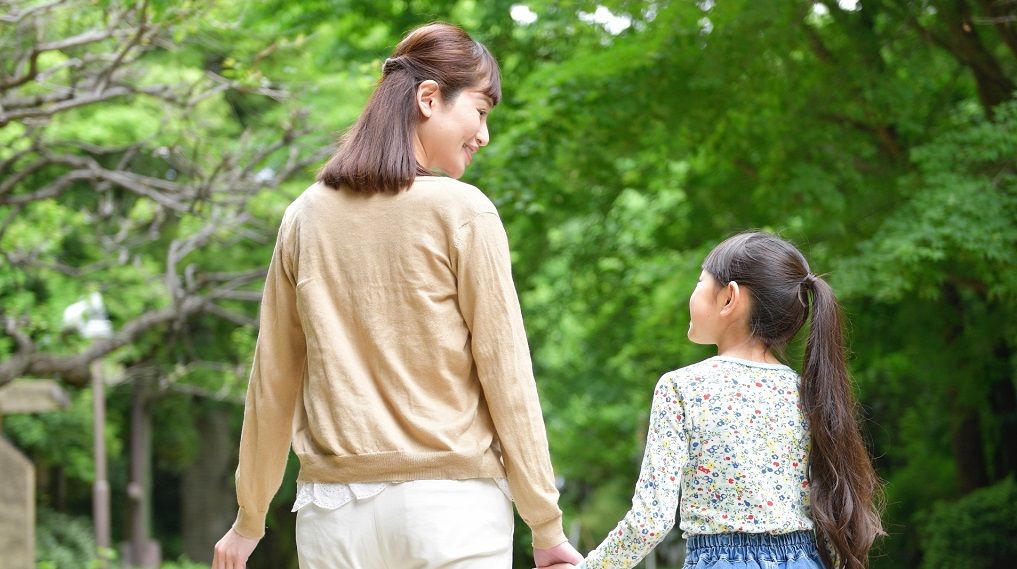 2000万円の謎のお金に、バラの花束の男性…知ってしまった母の秘密