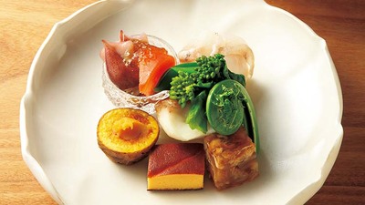 烏丸御池に移転して一軒家となった日本料理店。初夏の京料理と土鍋ご飯をミニコースで「おが和」