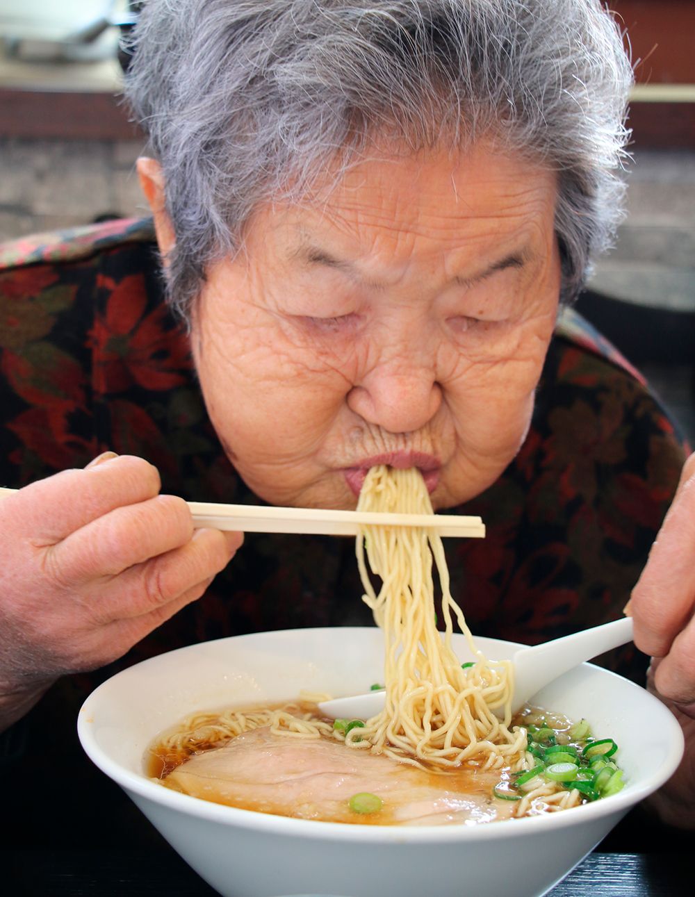 2ページ目）103歳、尾道での一人暮らし。デイサービスで元気に歌い