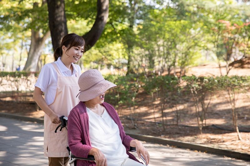 【介護費用の確定申告】離れて暮らす親の介護でも対象になる