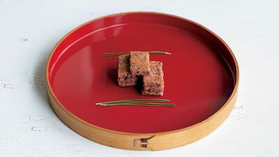 【京の菓子】松の幹の意匠を小豆でシンプルに表現　〜かぎや政秋「ときわ木」