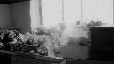 認知症になった一人暮らしの親族の家がゴミ屋敷に! 突然叫び声をあげた作業員が見たものとは