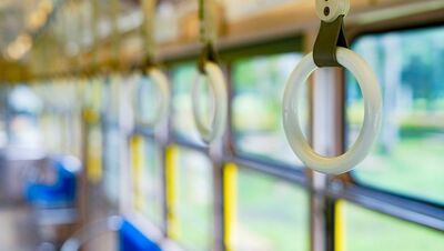 電車に乗り合わせた男性は、もしや40年前の恋人? 苦い恋の結末を思い出し…