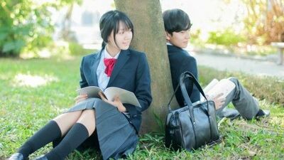 シークエンスはやとも＜中高生＞の恋愛物語を＜大人＞が好んで見ている日本。なぜ日本人は「幼さ」に過剰な純粋さや尊さを見出してしまうのか