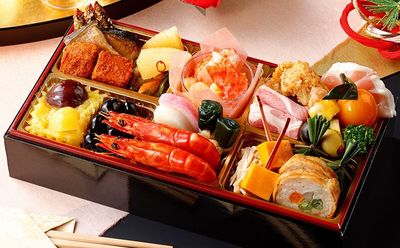 お正月に重宝する少人数用のおせち。森公美子さんプロデュースのおせち一段重(2人前)を3名様に