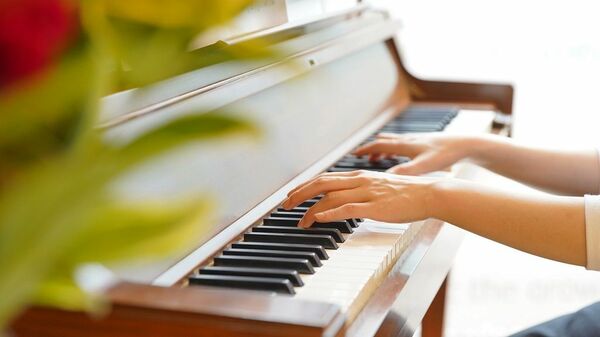 音楽教師の夢半ばで娘はこの世を去った。救いを求めて、恐山のイタコを訪ねたが…