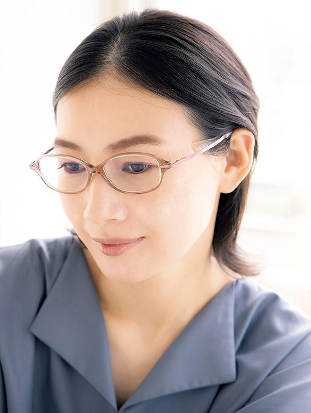 メガネ美人になるためのｑ ａ 丸顔をスッキリ見せたい グレイヘアになじむのは 婦人公論 Jp Goo ニュース