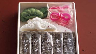 【京の菓子】年の初めに贈りたい、松の幹を小豆であらわしたおめでたい菓子　紫野源水「松の翠」