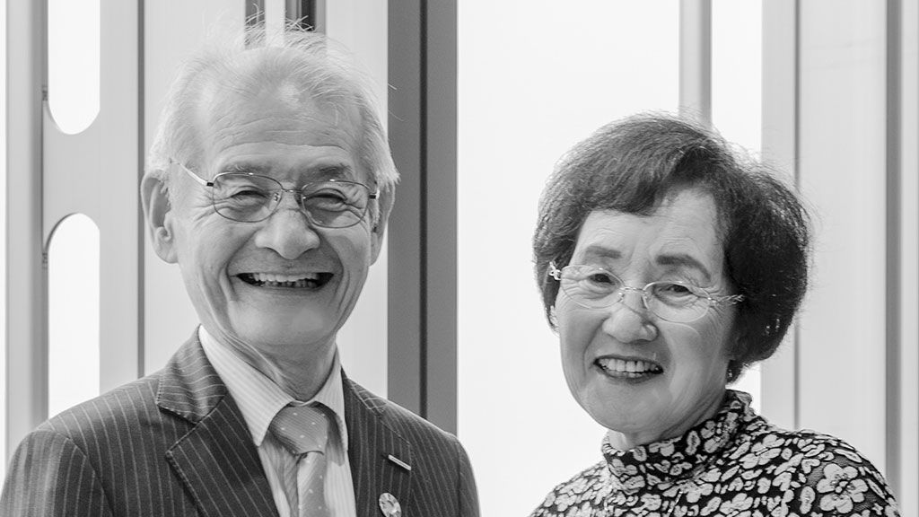 ノーベル賞受賞の吉野彰、夫婦初対談「家ではふつうの夫が、まさか…!」