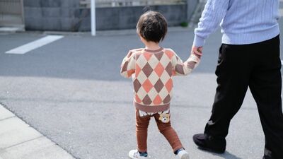 弟が産まれ、私は居場所を失った。初潮が来ても母は知らんぷり。溺愛された弟は長じて守銭奴になり、金目当てに母を引き取り放置した