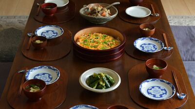 77歳、夕食作りは3世帯7人分。専業主婦歴50年の坂井より子さんが伝授する、料理が苦にならない台所の収納方法とは？