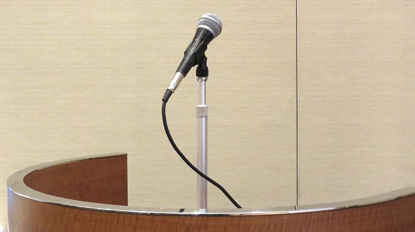 【プロンプター】記者会見の時、総理はどこを見ているのか?