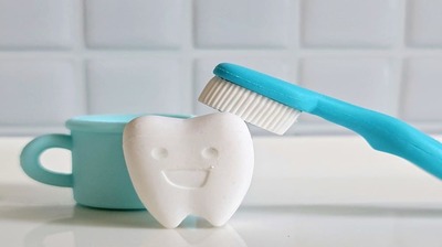 歯磨きでの「ゴシゴシ」「シャカシャカ」音はうまく磨けていない証拠？「鉛筆持ち」「小刻み」歯科医が教える正しい歯の磨き方