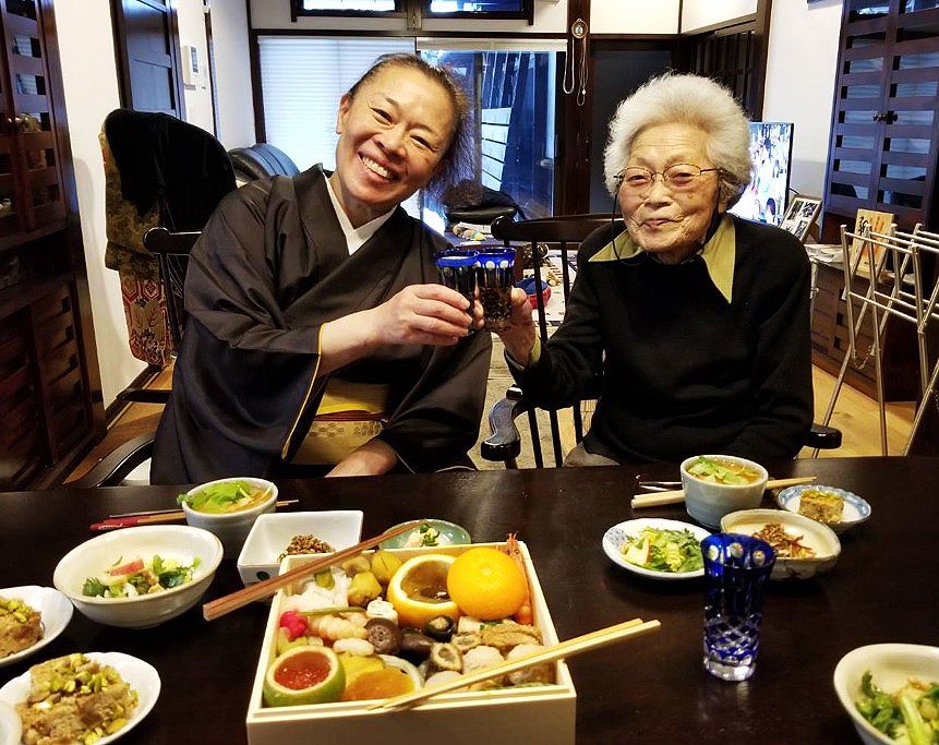 2ページ目 柴田理恵 富山で暮らす92歳の母を遠距離介護 腎盂炎 骨折を経て 要介護４ から復活した理由 芸能 婦人公論 Jp