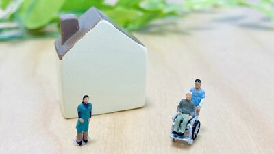 認知症専門医 認知症の親を施設に預けるのをためらう家族に伝えていること。とにかく考えるべきは各家庭の「介護力」で「介護者の人数」である