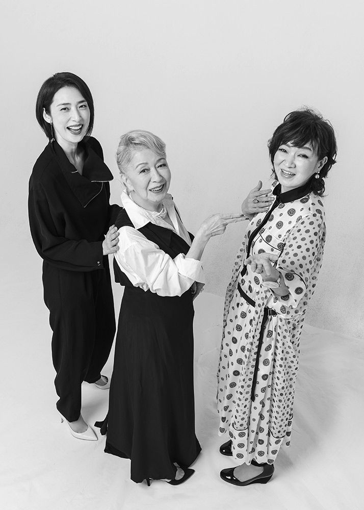 草笛光子と天海祐希 歌劇出身の2人が歌い踊るのを避けていた理由 今回は親友 越路吹雪のために 清水ミチコの三人寄れば無礼講 清水ミチコの三人寄れば無礼講 苦労さえも喜劇に 前編 芸能 婦人公論 Jp