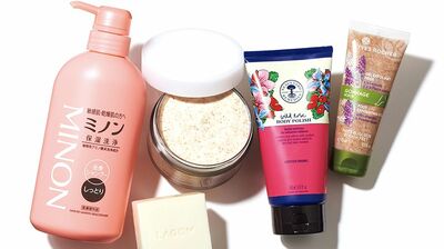首やデコルテ、手足などは、乾燥すると年齢が出やすい。お風呂上がりのボディケアで上品なツヤをプラス!