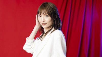 望海風斗「本を出したことで、宝塚退団後のひと区切りがついたかな。〈こんな柔らかい感じの姿、見たことない)と言われて」