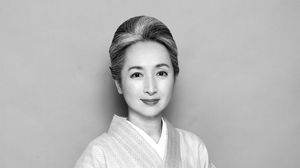近藤サト「40代からグレイヘアに! 白髪染めもお化粧もやめました」