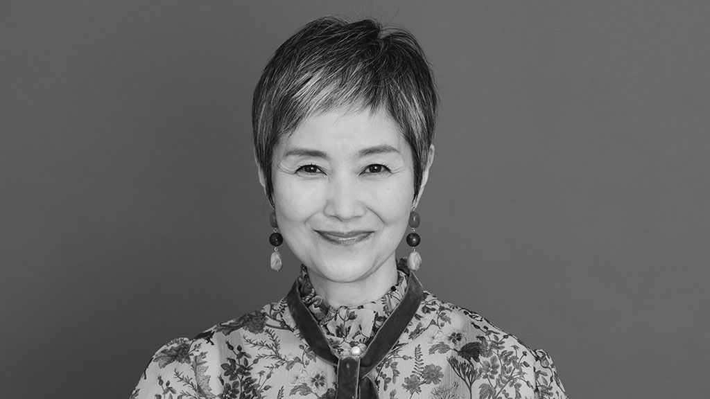 手塚理美 グレイヘアの次はノーメイク。どれだけナチュラルに生きていけるか