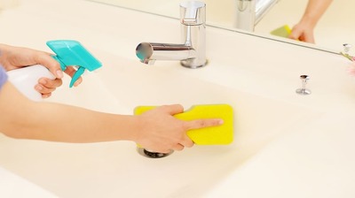 お掃除職人が選ぶ「100均で買える水まわり7つ道具」!がっつり掃除に合成洗剤、日々の掃除にはナチュラル系洗剤を勧める理由とは