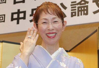 桜木紫乃「人生楽しいことだらけです」《中央公論文芸賞・贈呈式》